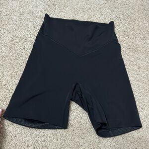 Lululemon Breezethrough high-rise short 6”